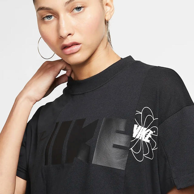 sacai×NIKE Tシャツ　新品未使用のサムネイル