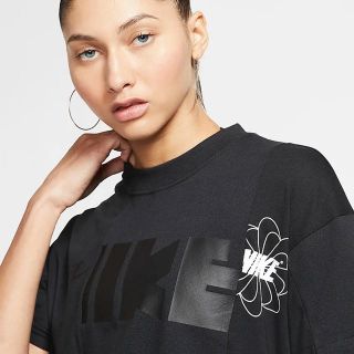 サカイ(sacai)のsacai×NIKE 新品未使用　Tシャツ(Tシャツ(半袖/袖なし))