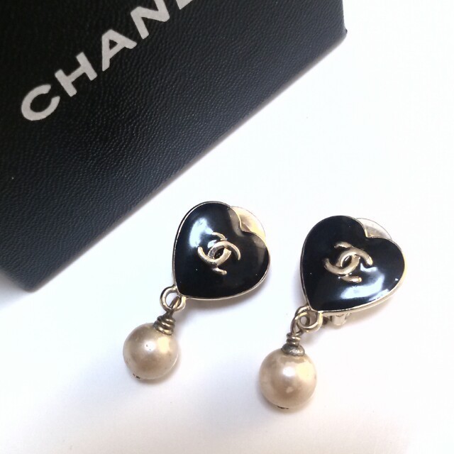 CHANEL(シャネル)のシャネル☆ハート&パール イヤリング レディースのアクセサリー(イヤリング)の商品写真