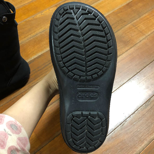 crocs(クロックス)のクロックス　ベリエッサ　シンセティックスエードブーツ　レディース　23cm 黒 レディースの靴/シューズ(ブーツ)の商品写真