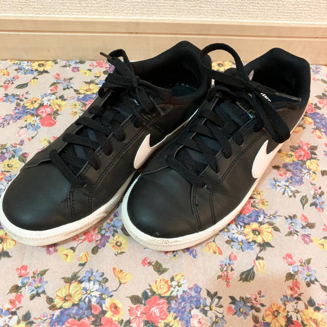 NIKE(ナイキ)のNIKE スニーカー　ブラック　24.0cm レディースの靴/シューズ(スニーカー)の商品写真