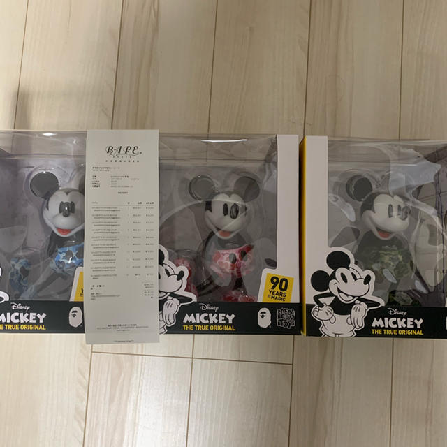 A BATHING APE(アベイシングエイプ)の送料込み VCD BAPE MICKEY MOUSE ベアブリック 3体セット エンタメ/ホビーのフィギュア(その他)の商品写真