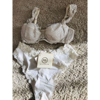 ラペルラ(LA PERLA)のラ・ペルラ   イタリー製　ブラショーツ セット　Tバック　ブラ¥15,000(ブラ&ショーツセット)