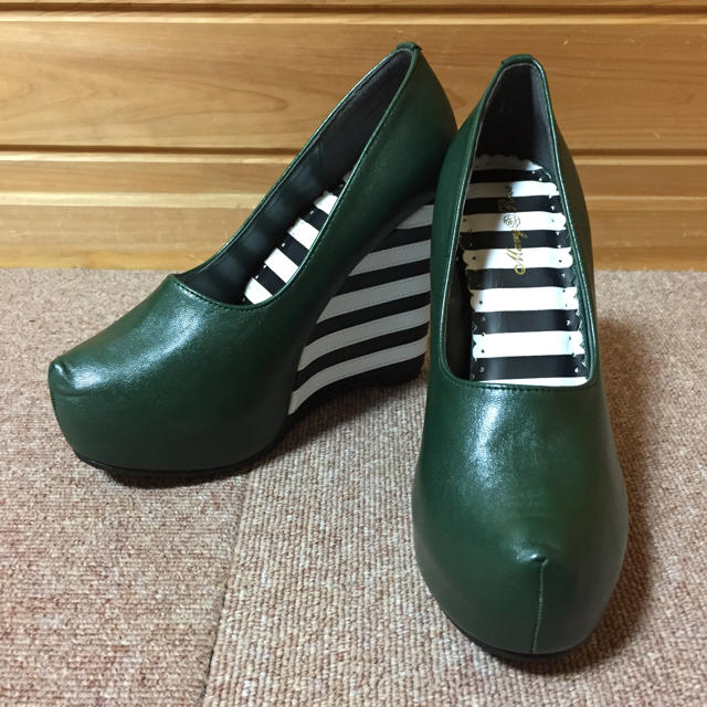 新品 グリーンパンプス ウェッジソール M レディースの靴/シューズ(ハイヒール/パンプス)の商品写真
