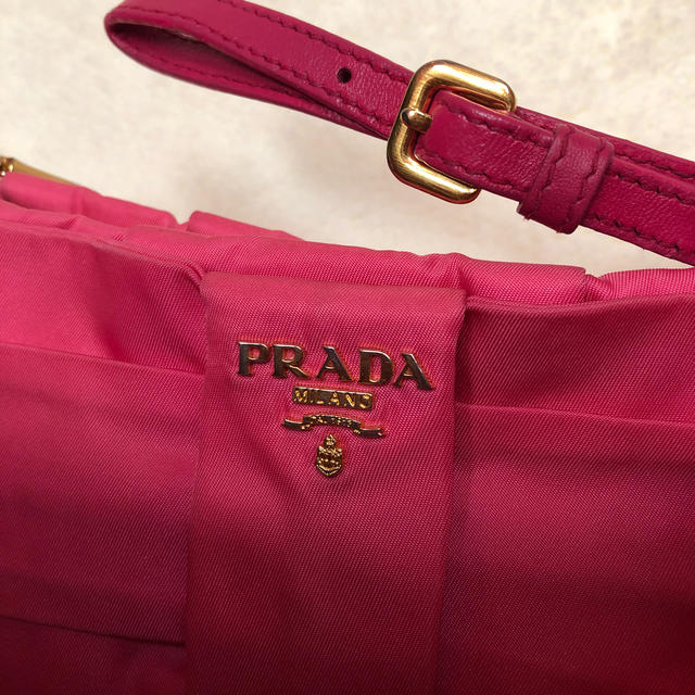 PRADA(プラダ)の《美品 正規品》 PRADA ポーチ ピンク  レディースのファッション小物(ポーチ)の商品写真