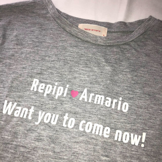 レピピアルマリオ(repipi armario)のレピピアルマリオ　袖が♡のグレーTシャツ　M（160cm）(Tシャツ/カットソー)
