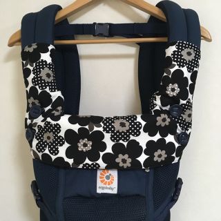 エルゴベビー(Ergobaby)のぷい様専用♡エルゴアダプト一体型よだれカバー リバーシブル (外出用品)