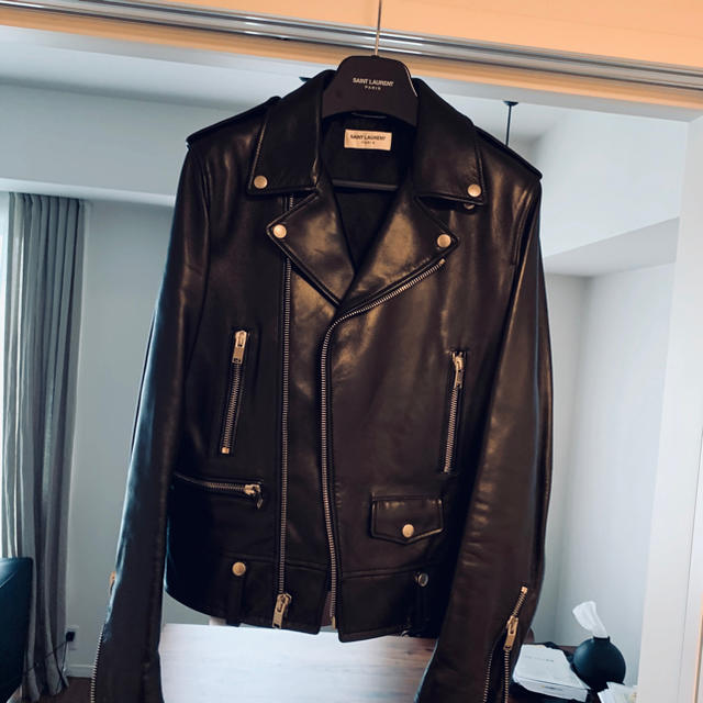 Saint Laurent(サンローラン)のしん様専用☆新品未使用　サンローラン　ライダース　L01  サイズ46 メンズのジャケット/アウター(ライダースジャケット)の商品写真