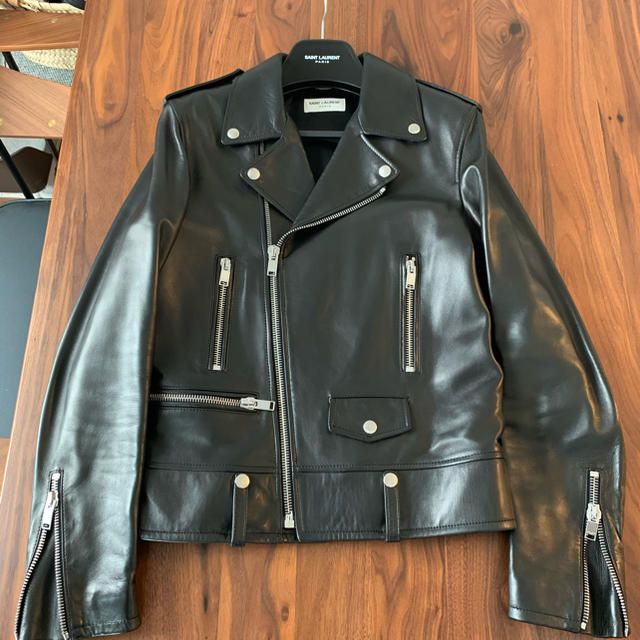 Saint Laurent(サンローラン)のしん様専用☆新品未使用　サンローラン　ライダース　L01  サイズ46 メンズのジャケット/アウター(ライダースジャケット)の商品写真