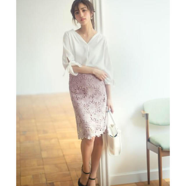 GRL(グレイル)の☆みぃ☆様専用 GRL フラワーレーススカート&シャギー白 レディースのスカート(ひざ丈スカート)の商品写真