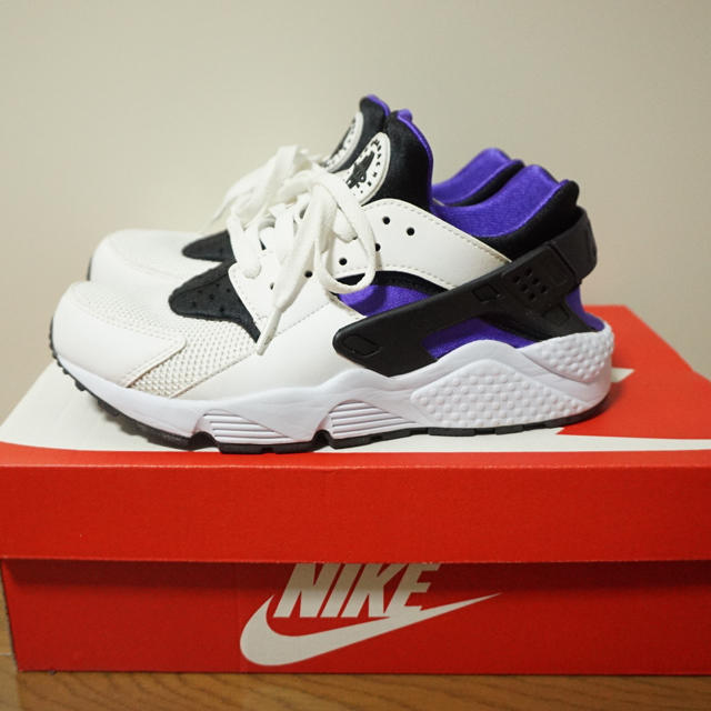 NIKE(ナイキ)のNIKE AIR HUARACHE レディースの靴/シューズ(スニーカー)の商品写真