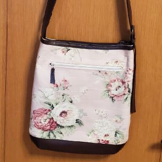 ローラアシュレイ(LAURA ASHLEY)のRAURA ASHLEYショルダーバッグ(ショルダーバッグ)