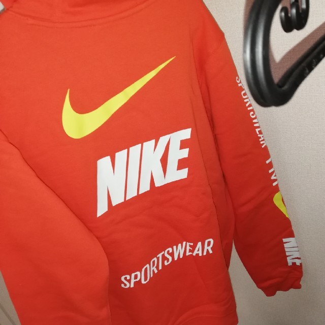 ナイキ　プルオーバー　フーディー　nike