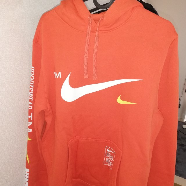 ナイキ　プルオーバー　フーディー　nike