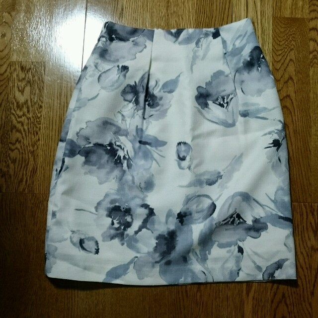 花柄ペンシルスカート レディースのスカート(ひざ丈スカート)の商品写真
