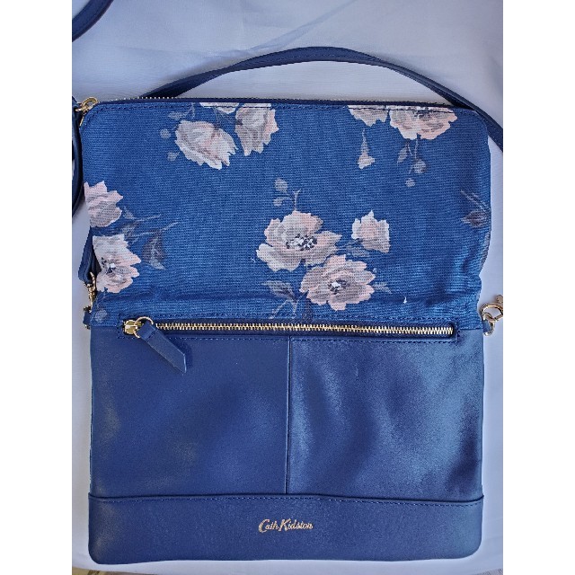 Cath Kidston(キャスキッドソン)の【美品/保管袋付67％引】キャスキッドソン大人シックな革クラッチ&ショルダー青 レディースのバッグ(ショルダーバッグ)の商品写真