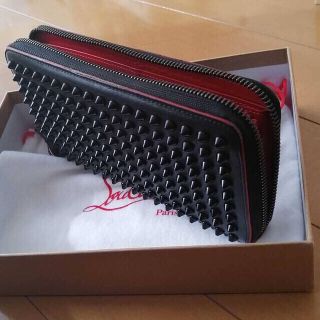 クリスチャンルブタン(Christian Louboutin)の財布(長財布)