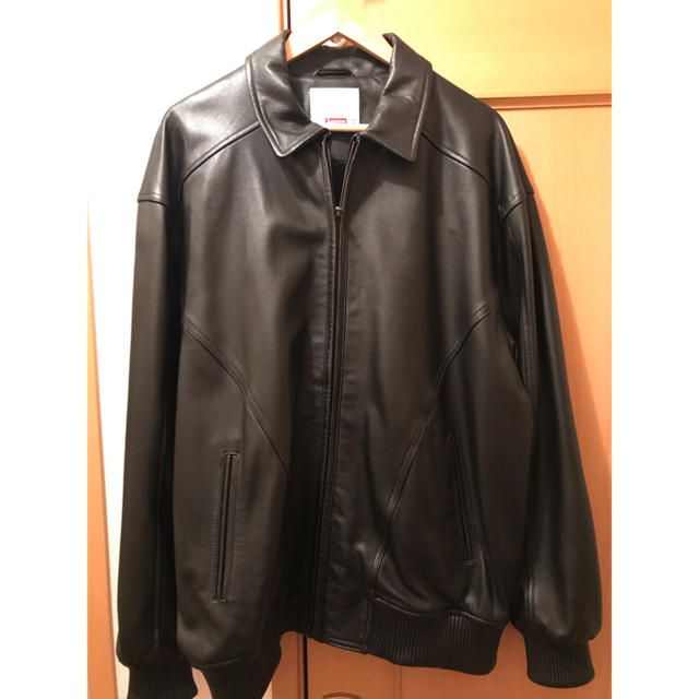 Supreme(シュプリーム)のsupreme studded arclogo leather jacket メンズのジャケット/アウター(レザージャケット)の商品写真