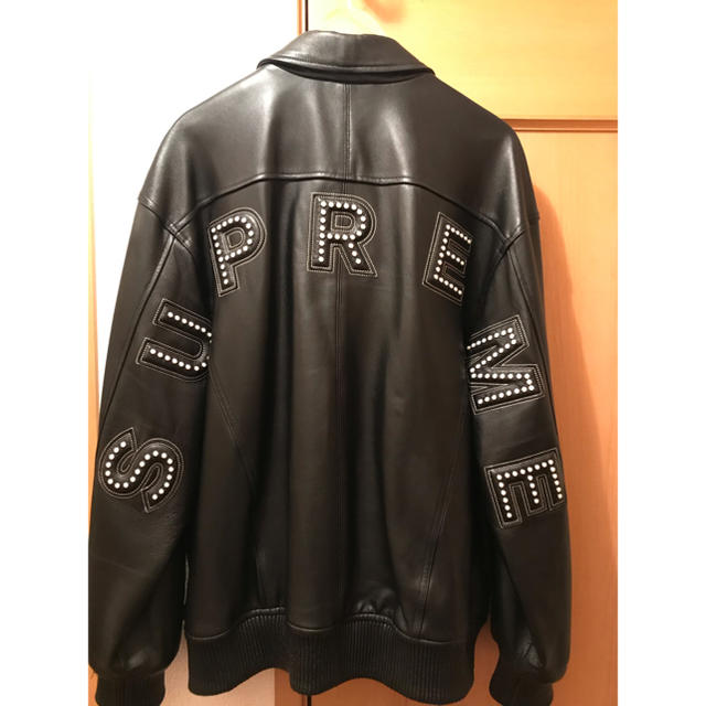 Supreme(シュプリーム)のsupreme studded arclogo leather jacket メンズのジャケット/アウター(レザージャケット)の商品写真