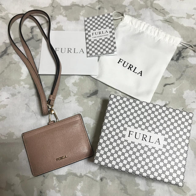 Furla(フルラ)の箱付き/FURLA☆パスケース 定期入れ レディースのファッション小物(パスケース/IDカードホルダー)の商品写真