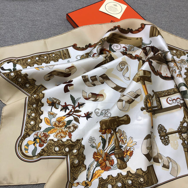 HERMES エルメス カレ 90 スカーフ 東洋の石と西洋の石細工 花柄 鳥+