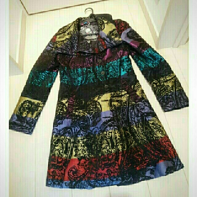 DESIGUAL(デシグアル)のお値下げします！！！コメントください♥様専用 desigualレインボーコート レディースのジャケット/アウター(その他)の商品写真