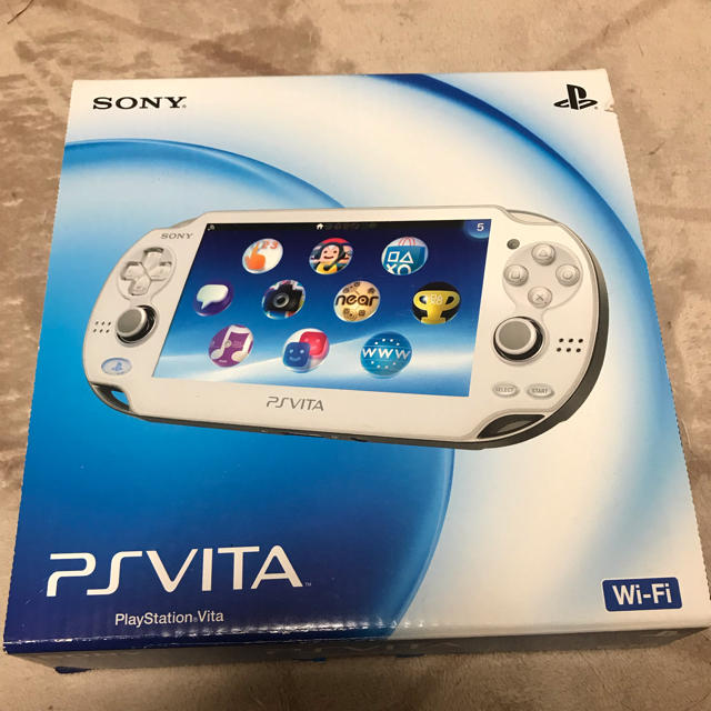 PlayStation Vita(プレイステーションヴィータ)のPlayStation Vita Wi‐Fiモデル クリスタル・ホワイト  エンタメ/ホビーのゲームソフト/ゲーム機本体(携帯用ゲーム機本体)の商品写真