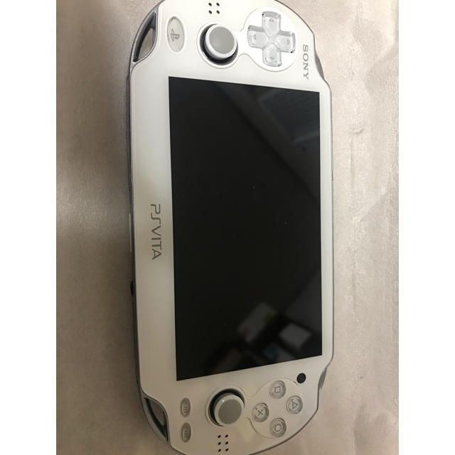 PlayStation Vita(プレイステーションヴィータ)のPlayStation Vita Wi‐Fiモデル クリスタル・ホワイト  エンタメ/ホビーのゲームソフト/ゲーム機本体(携帯用ゲーム機本体)の商品写真