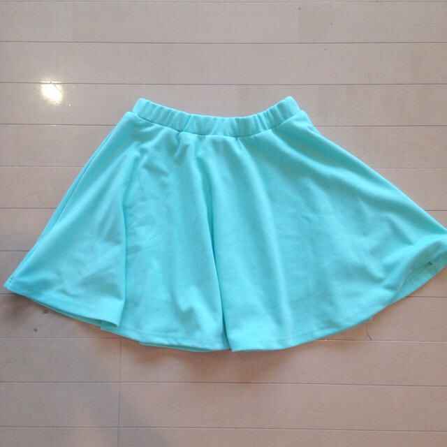 elianegigi(エリアーヌジジ)のエメラルドグリーンフレアスカート レディースのスカート(ミニスカート)の商品写真