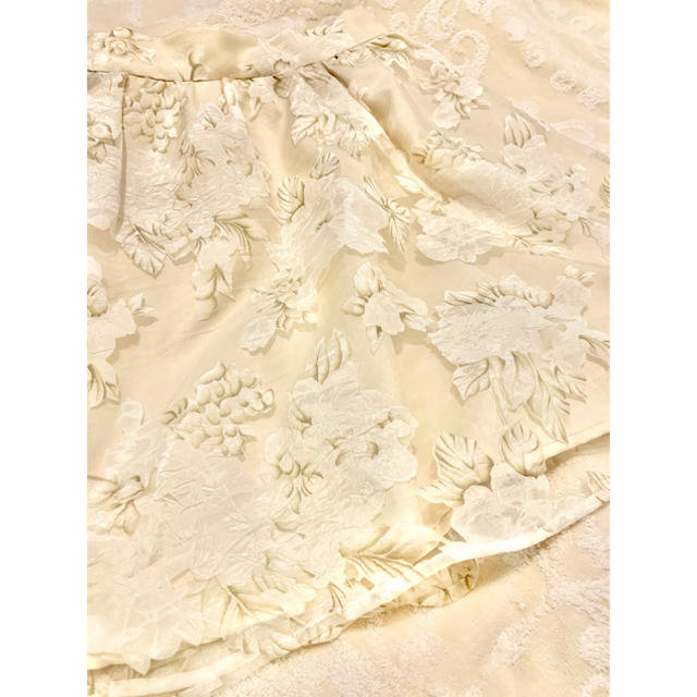 allamanda(アラマンダ)の花柄スカート レディースのスカート(ひざ丈スカート)の商品写真