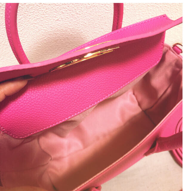 Samantha Thavasa(サマンサタバサ)のSamantha Thavasa バイオレットD ミニバッグ フューシャピンク レディースのバッグ(ハンドバッグ)の商品写真