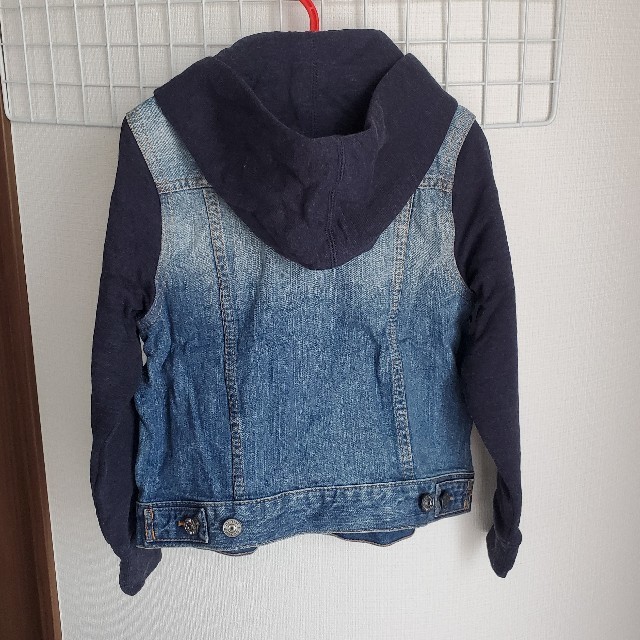 H&M(エイチアンドエム)のH&M デニムジャケット 130 キッズ/ベビー/マタニティのキッズ服男の子用(90cm~)(ジャケット/上着)の商品写真