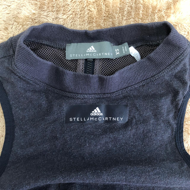 adidas by Stella McCartney(アディダスバイステラマッカートニー)の【中古】adidasステラマッカートニーウエアXSサイズ スポーツ/アウトドアのトレーニング/エクササイズ(トレーニング用品)の商品写真