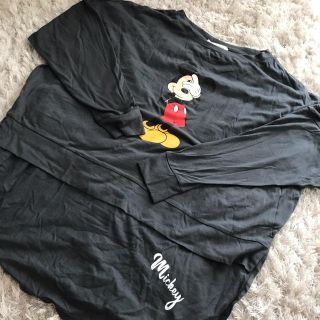 アズールバイマウジー(AZUL by moussy)のmickey ロゴ プリント moussy  前短め後ろ長め(Tシャツ(長袖/七分))