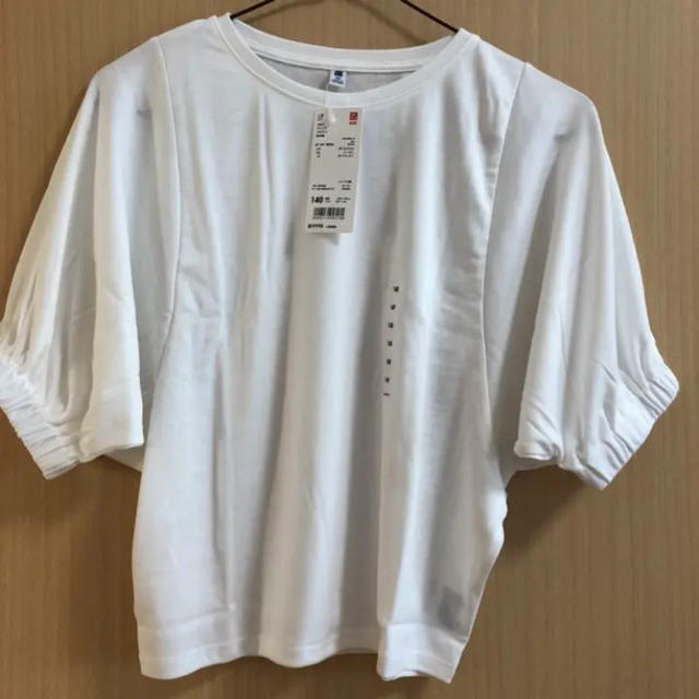 UNIQLO(ユニクロ)の新品タグ付ユニクロ●こども用ドレープドルマンTシャツ140 キッズ/ベビー/マタニティのキッズ服女の子用(90cm~)(Tシャツ/カットソー)の商品写真