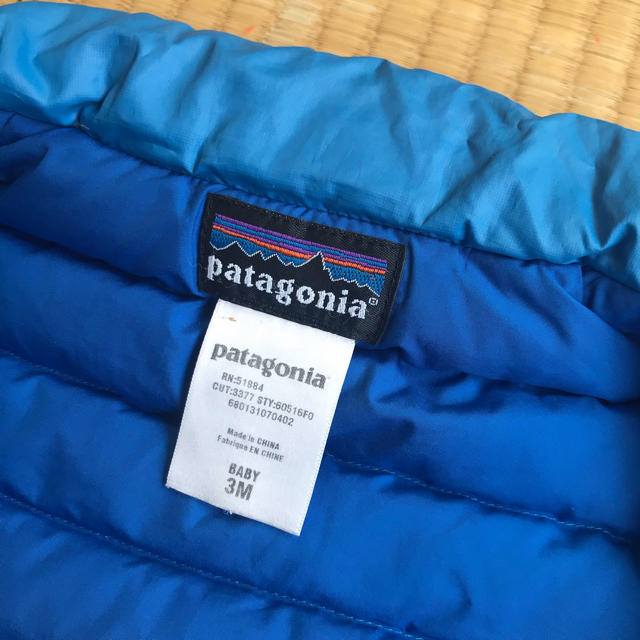 patagonia(パタゴニア)のパタゴニア　ダウンジャンパー キッズ/ベビー/マタニティのベビー服(~85cm)(ジャケット/コート)の商品写真