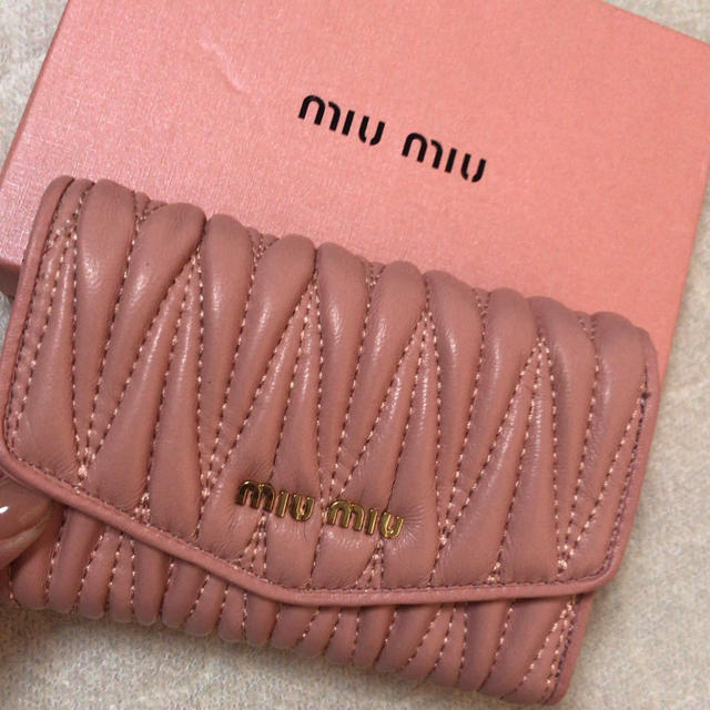 早い者勝ち!! MIUMIU マドラス 3つ折り財布 ピンクベージュ