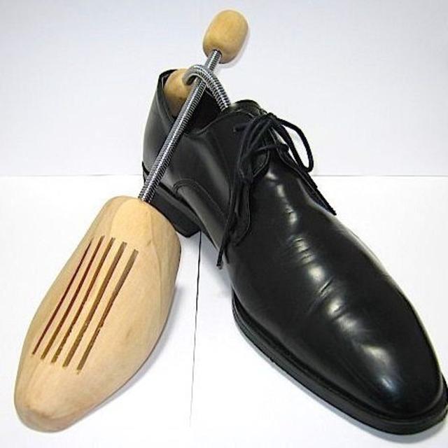 最安【新品・送料無料・4足分（複数対応可）】木製シューツリー 24.5～28cm メンズの靴/シューズ(デッキシューズ)の商品写真