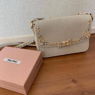 ミュウミュウ(miumiu)のお値下げしました！ミュウミュウ♡スタッズバッグ バレンタイン限定 miumiu(ショルダーバッグ)