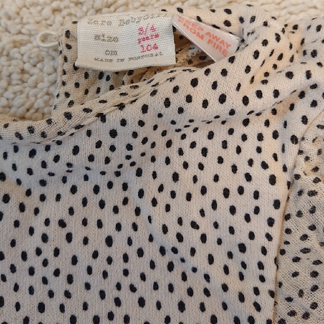 ZARA KIDS(ザラキッズ)のゆう様専用 ZARAKIDS ザラキッズ フリル スウェット 104 キッズ/ベビー/マタニティのキッズ服女の子用(90cm~)(Tシャツ/カットソー)の商品写真