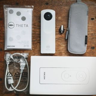 リコー(RICOH)のRICOH THETA m15 ホワイト 純正アタッチメント付(コンパクトデジタルカメラ)