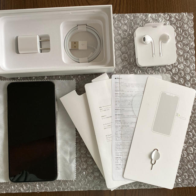 iPhone XS MAX Silver 256GB SIMロック解除済み