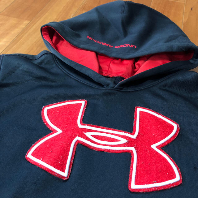 UNDER ARMOUR(アンダーアーマー)のみーちゃん様専用　アンダーアーマー　140 パーカー　YMD キッズ/ベビー/マタニティのキッズ服男の子用(90cm~)(ジャケット/上着)の商品写真