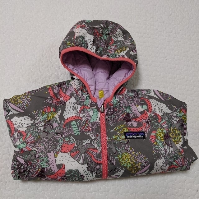 patagonia(パタゴニア)のパタゴニア　リバーシブルジャケット4T キッズ/ベビー/マタニティのキッズ服女の子用(90cm~)(ジャケット/上着)の商品写真