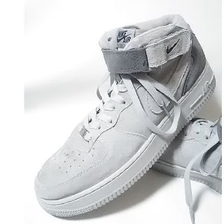 ナイキ(NIKE)の
希少25周年限定コアグレー!ナイキエアフォース1高級レザースニーカー灰


(スニーカー)