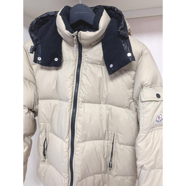 MONCLER(モンクレール)の最終お値下！定価20万円 モンクレール 茶タグ ダウンコート ベージュ メンズのジャケット/アウター(ダウンジャケット)の商品写真