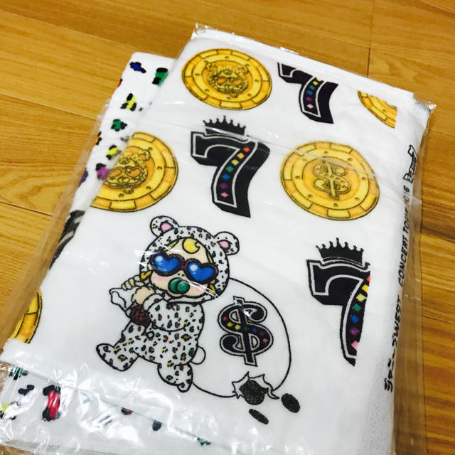 ジャニーズWEST(ジャニーズウエスト)のジャニーズWEST ツアータオル2枚セット 2015〜2016 エンタメ/ホビーのタレントグッズ(アイドルグッズ)の商品写真