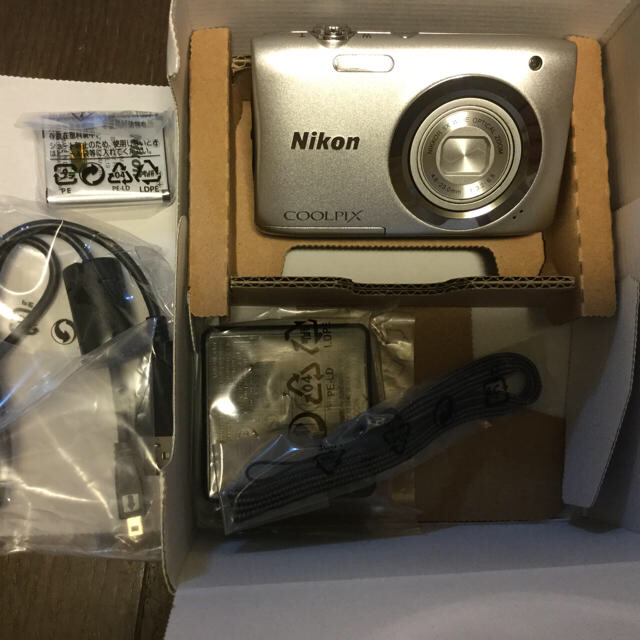 デジカメ　Nikon coolpix A100カメラ