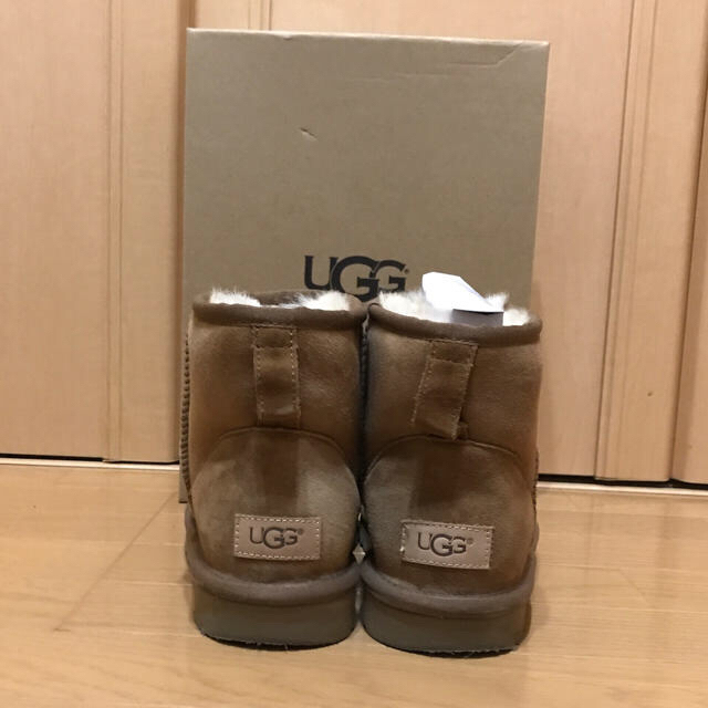 UGG(アグ)のUGG クラシックミニ　チェスナット　US8 レディースの靴/シューズ(ブーツ)の商品写真