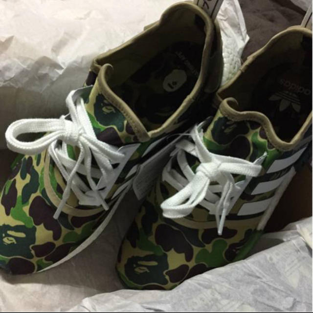 A BATHING APE(アベイシングエイプ)の27.5cm adidas NMD R1 BAPE 緑 ape エイプ カモ メンズの靴/シューズ(スニーカー)の商品写真